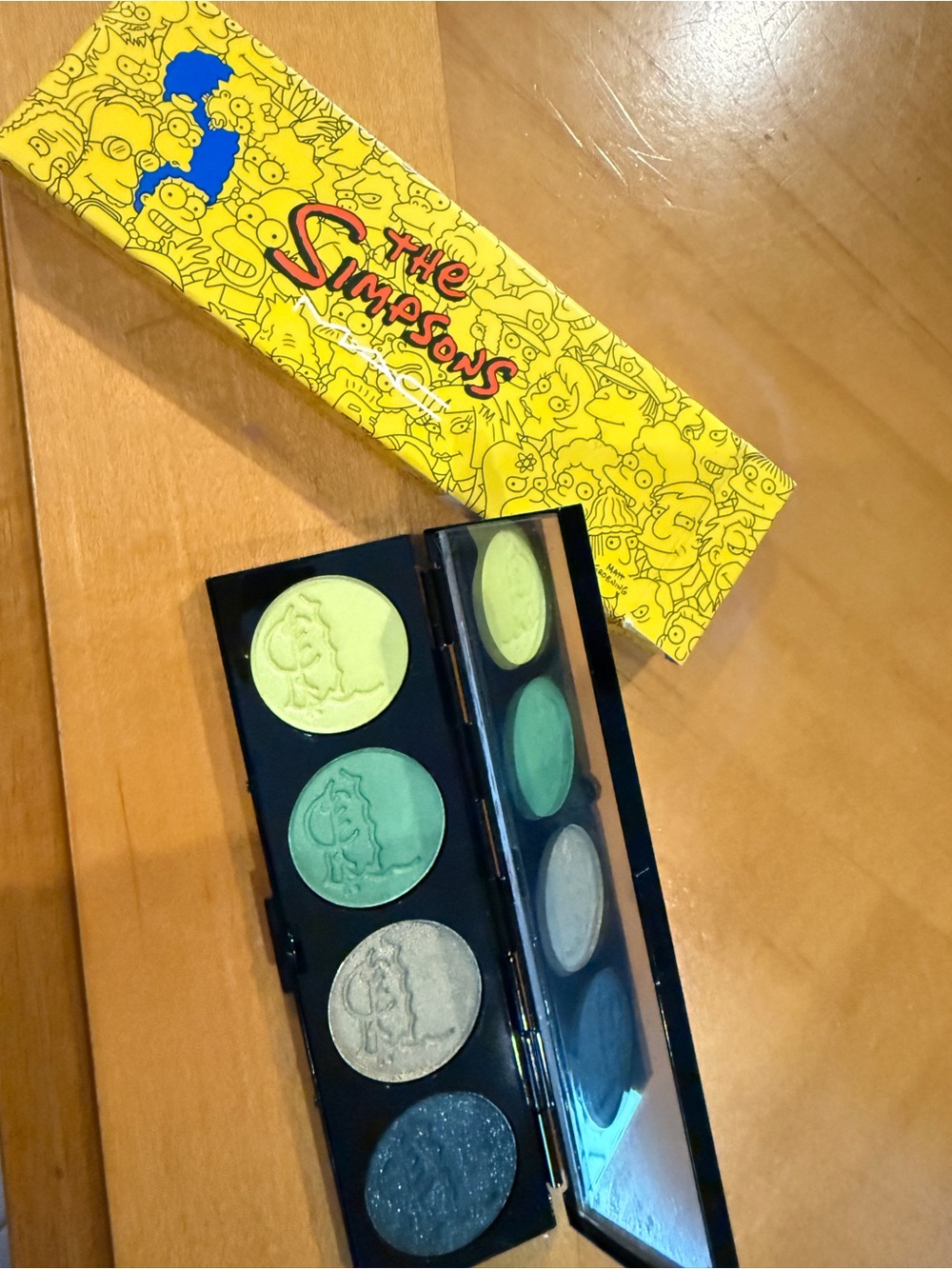 MAC Cosmetics. Eyeshadow set  The Simpsons 2014 NWT